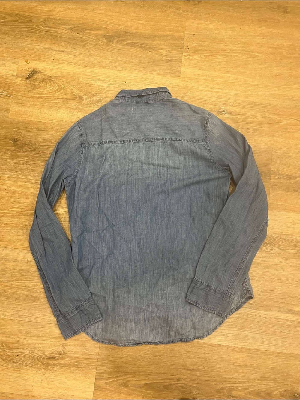 Hollister Light Blue Denim Button-Down Shirt - Picture 4 of 4